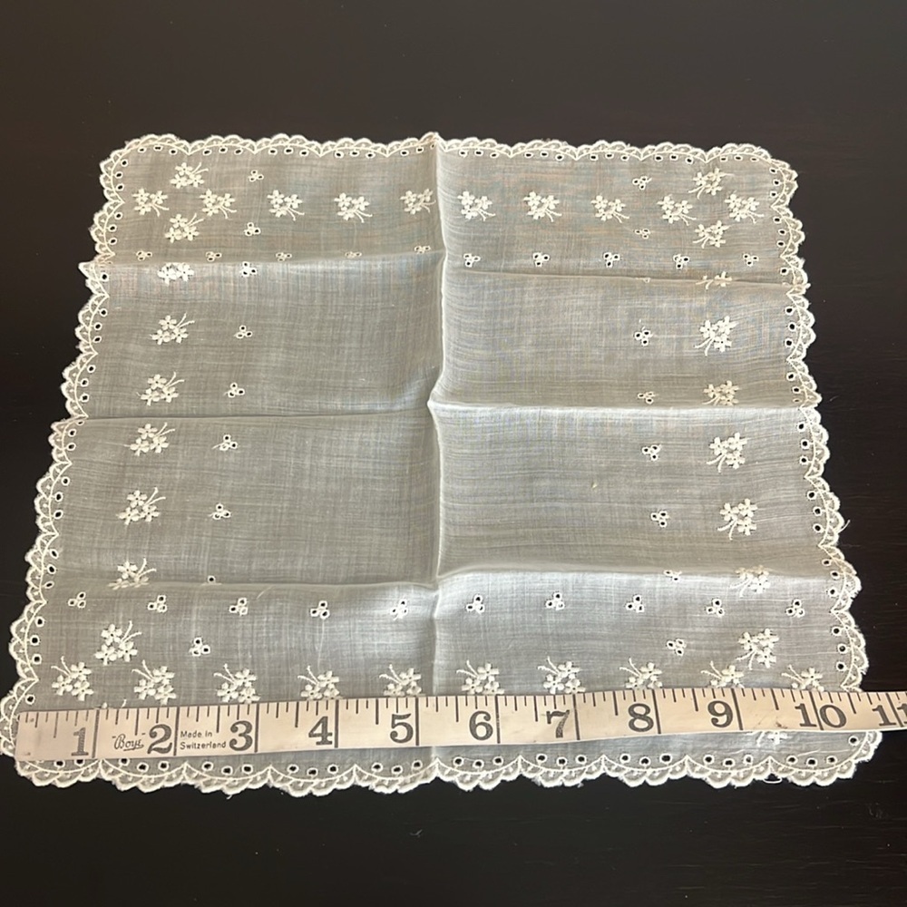 10 Vintage Handkerchiefs, bundle of 10. Very delicate hand embroidery, cotton